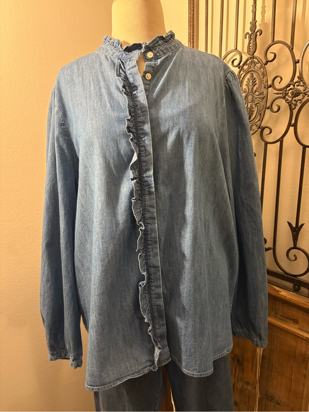 Loft Women’s Ruffled Denim Button-Up Shirt in Medium Blue - Size XL (EUC)